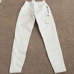 NWT alo yoga leggings!
